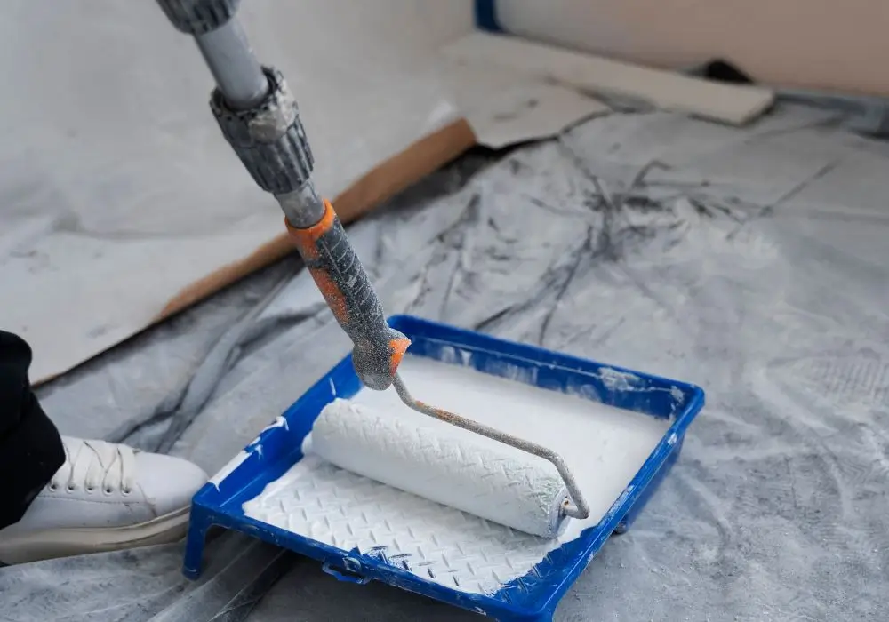 Decorating products in cramlington: Paints, varnishes, brushes, rollers, mixing buckets, masking tapes, decorators caulk and silicone, dust sheets etc...